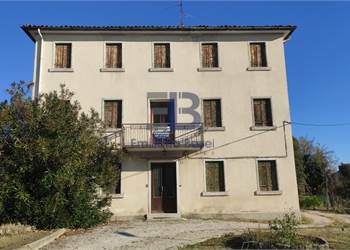 Casa singola da ristrutturare
